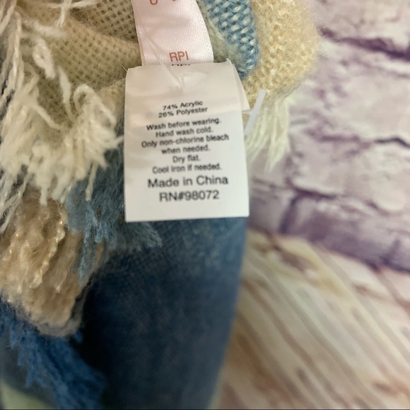 Lauren Conrad Blue Beige Striped Fringe Shawl Blanket Scarf NWOT - Picture 13 of 13